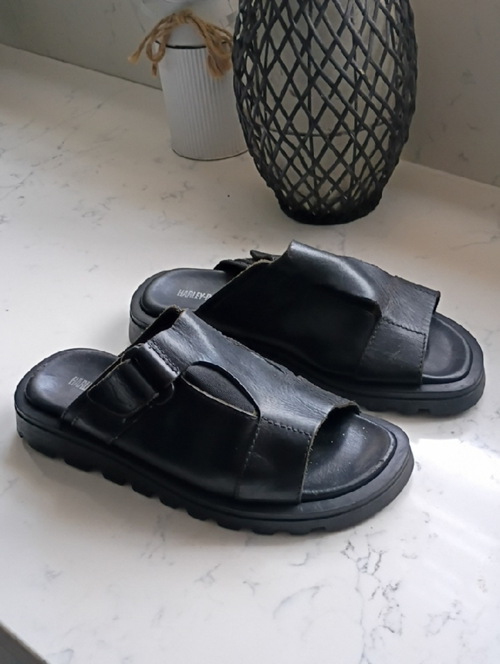 HARLEY DAVIDSON MEN Black Slide Sandals with Buckle Detail